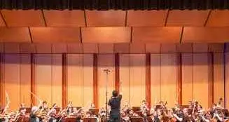 Per fare gli auguri la Filarmonica sceglie Beethoven