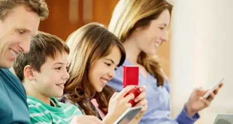 Famiglie, social e videogames domani incontro online