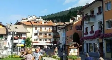Folgaria rinnova la piazza Ciclopedonale, si va avanti