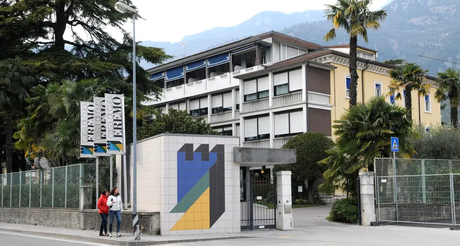 Eremo, tensioni Comune-Zeni