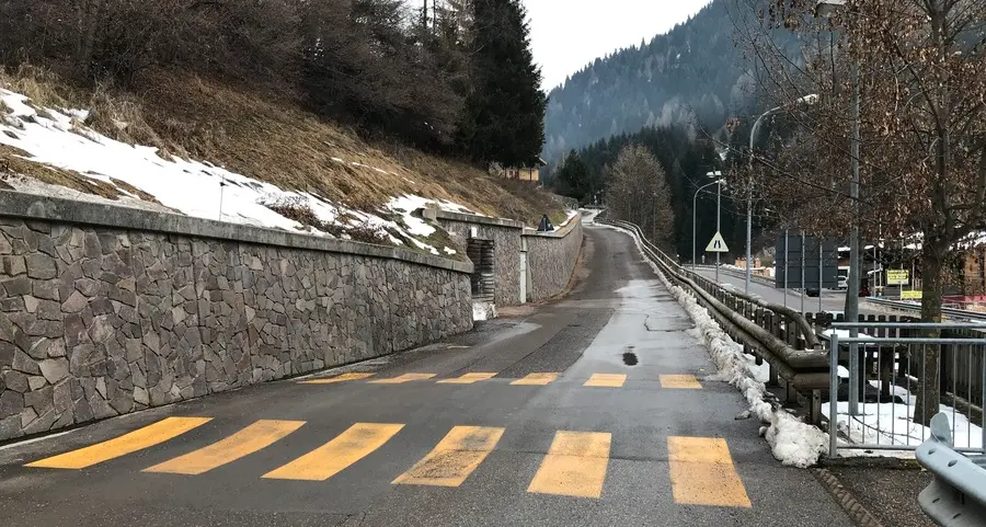 Predazzo: «Vanno rimossi i dossi stradali troppo alti»
