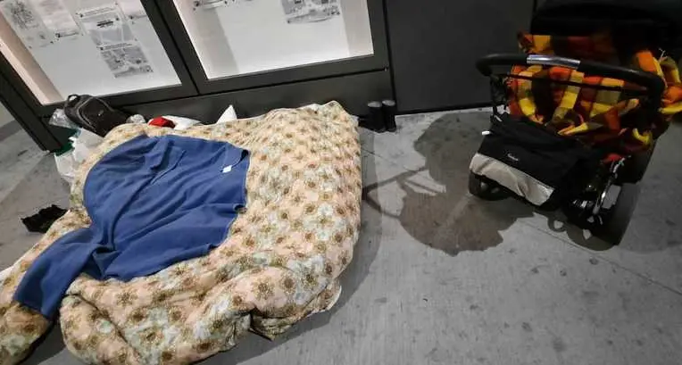 Genitori con tre figli piccoli costretti a dormire all’aperto a Bolzano