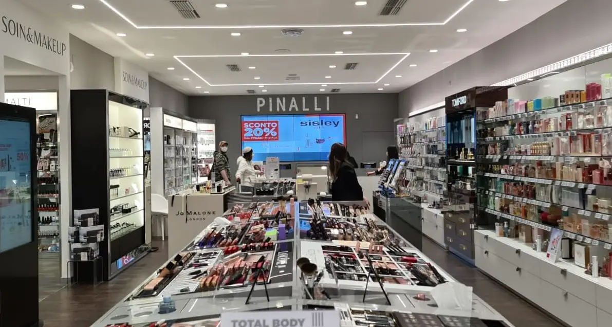Profumerie nel mirino a Trento, le commesse \"fanno squadra\" per intercettare ladri e rapinatori