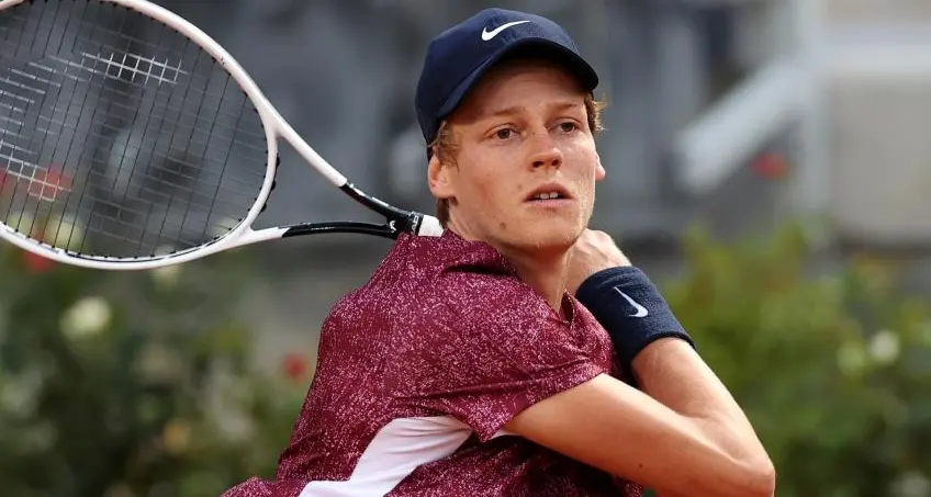 Atp Lione, Sinner vince la battaglia con Karatsev