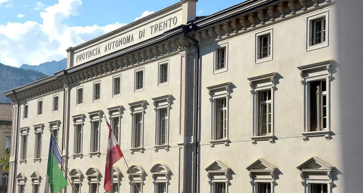 Sindacati, l'atto d'accusa alla giunta: \"Comuni e Comunità di valle al collasso\"
