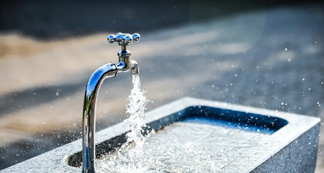 Scoppia il caso dell'acqua \"del sindaco\" a 1,20 euro