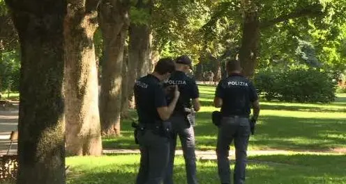 Bimbo scompare dal parco giochi per oltre un’ora: in cento a cercarlo