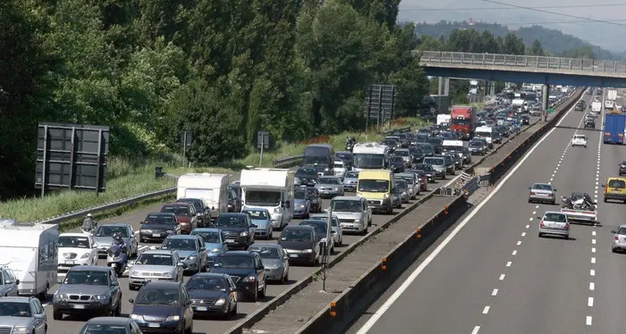 Il lockdown per il Covid dimezza l'inquinamento da biossido di azoto lungo l’A22