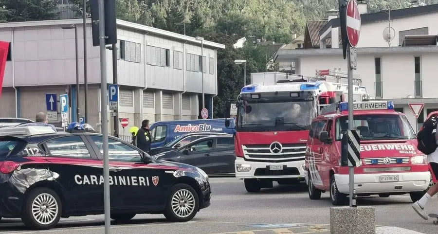 Finge che ci sia un bambino chiuso in auto: denunciato