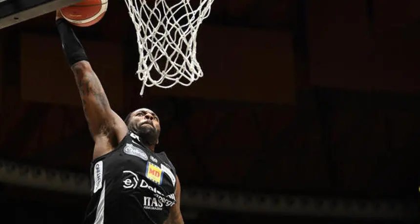 Serie A, l’Aquila vola con Reggio Emilia