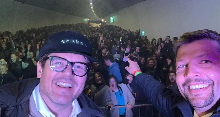 Val Badia, festa per il nuovo tunnel: in 4 mila senza mascherina, scoppia la polemica