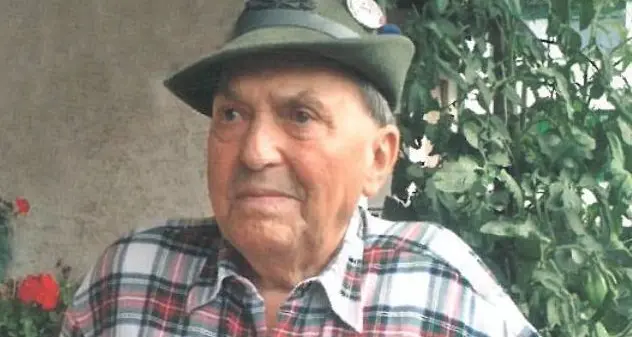 Egna in lacrime per la morte del grande alpino Gino Rossi