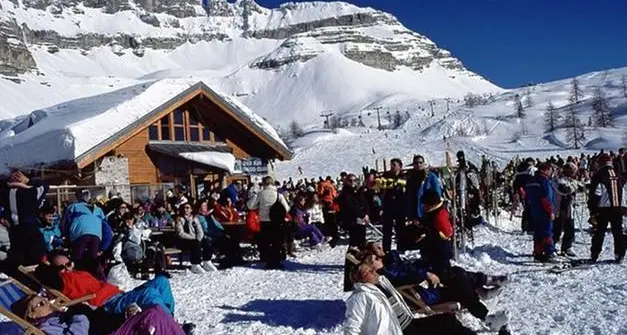 Gli albergatori trentini vogliono «meno turisti, ma più ricchi»