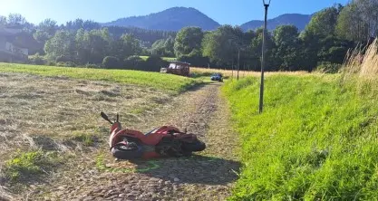 Dramma a Daiano: esce di strada con un motorino e muore