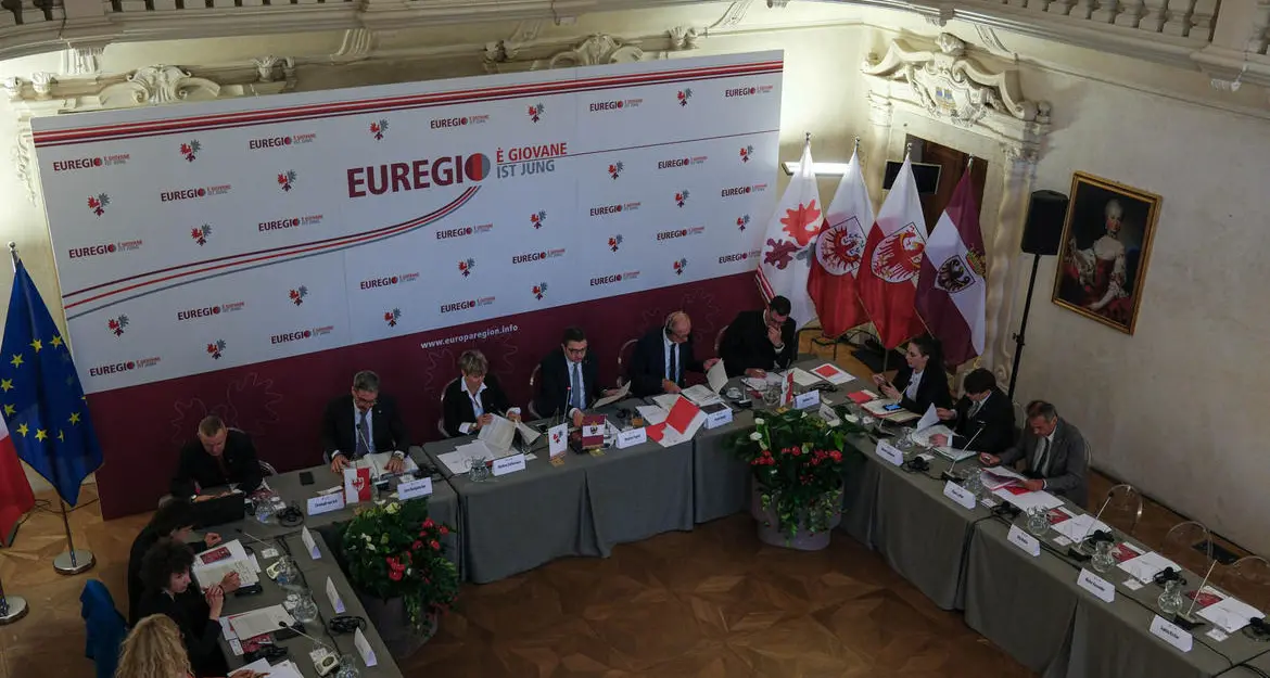 L'altoatesino Kompatscher riceve il testimone della presidenza Euregio da Fugatti