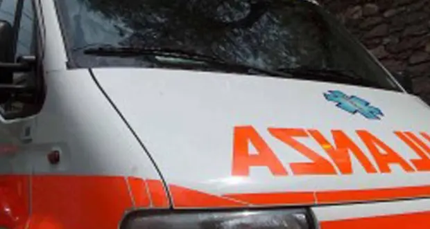 Cade da una scala, 19enne ferita ad Aldeno