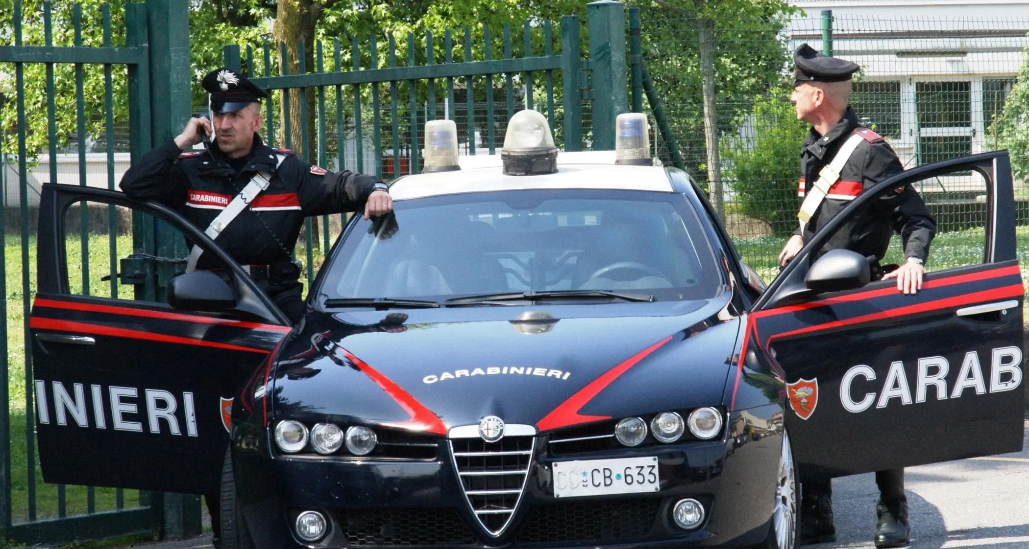 Al volante ubriaco e con la patente scaduta da 18 anni: fermato automobilista in Val Pusteria