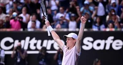 Da Vagnozzi a Cahill, il team che fa grande Sinner ha esultato sulla tribuna del Melbourne Park
