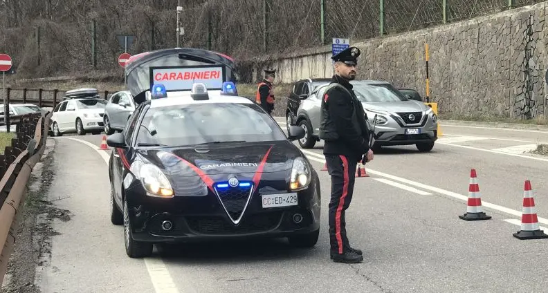 Posti di blocco in val di Non: giovani locali e turisti segnalati per possesso di droga