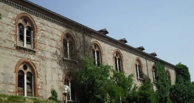 Rischia di crollare lo storico castello di Desenzano