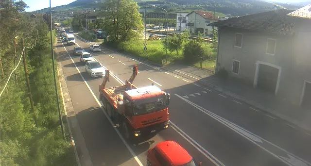 Incidente stradale a Mollaro, tre coinvolti: code sulla statale 43