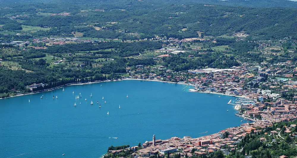 Arrivano i limiti di velocità per le barche nel golfo di Salò