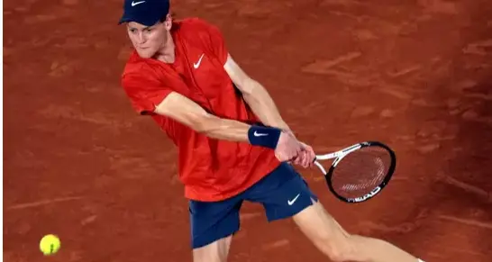 Sinner sfiderà Kotov. Djokovic non cede il trono: sconfitto Carballés Baena