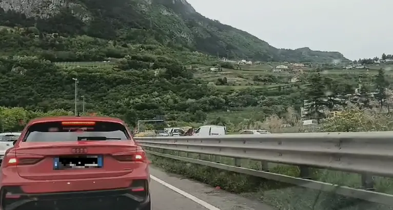Incidente prima della galleria di Martignano: superstrada paralizzata