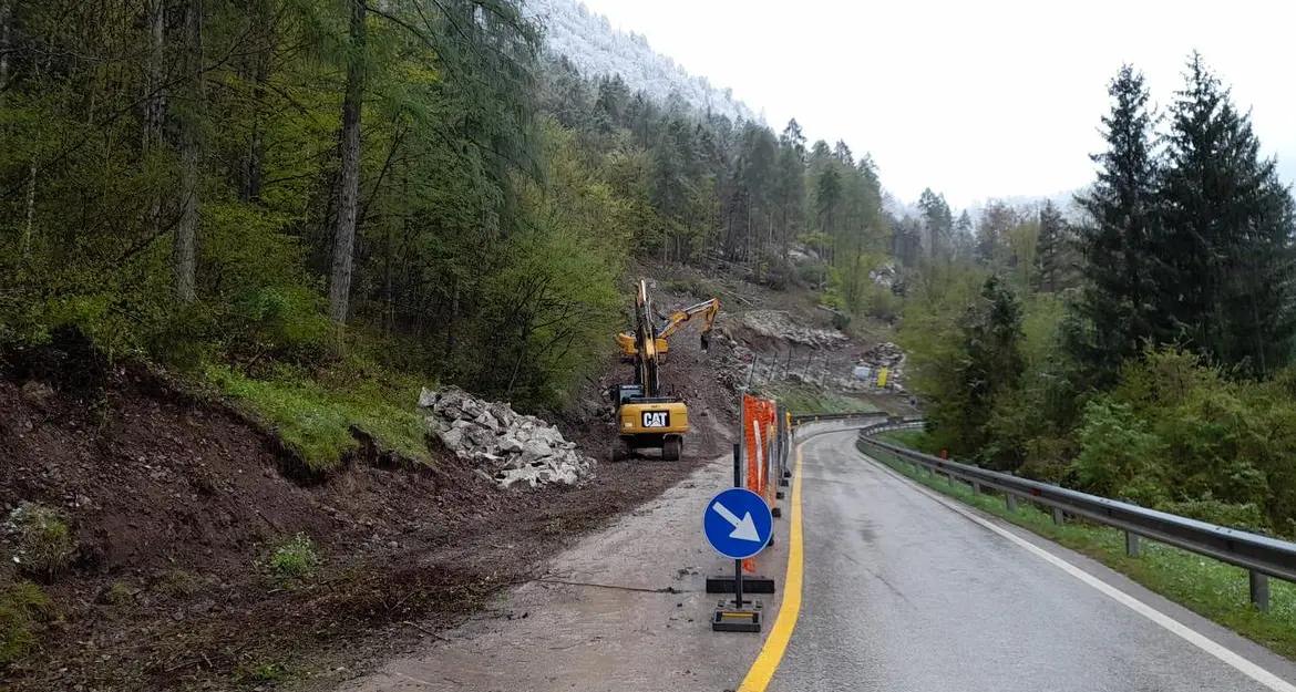 Con la pioggia battente troppi rischi: chiusa la statale 350 di Valdastico
