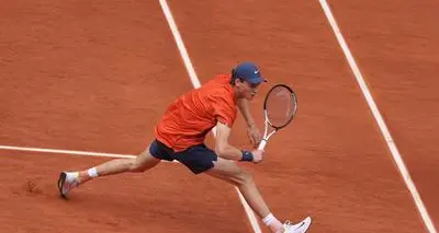Sinner inarrestabile: batte Dimitrov in tre set e vola, da numero 1, in semifinale