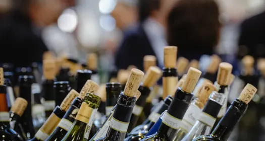 Vini senza alcol: ai consumatori piacciono ma fanno litigare gli esperti e la politica