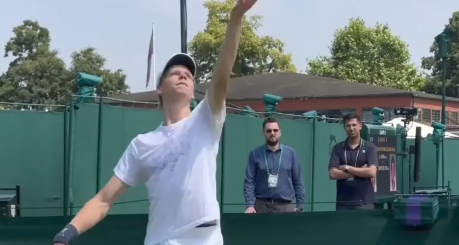Wimbledon: Sinner in campo sul Centrale, si allena con Djokovic