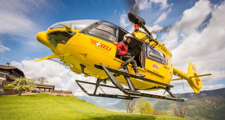 Scivola e si fa male, salvato dal Soccorso Alpino in val di Fiemme con due elicotteri