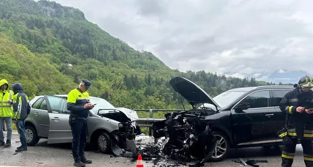 Civezzano, quattro ragazzi e una giovane coinvolti in un incidente stradale