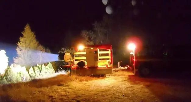 Una donna si perde nei boschi di Telve, ritrovata all’alba: oltre 100 vigili del fuoco hanno preso parte alle ricerche