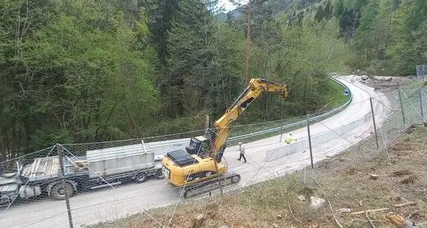 Rischio frana: chiusa di nuovo la strada della Valdastico verso il Trentino, ma si passa dalla frazione Casotto