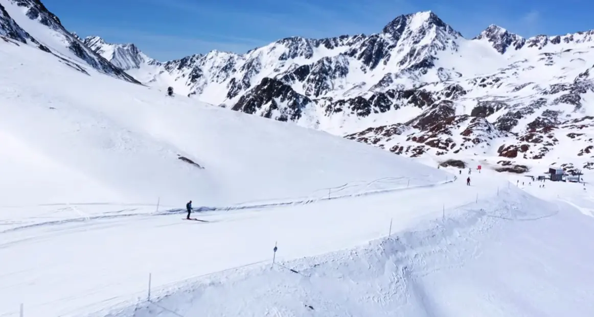 Da oggi si scia in Val Senales: via anche agli allenamenti degli atleti