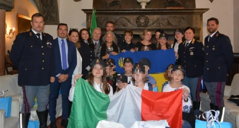 Dieci bambini orfani di poliziotti ucraini morti sul fronte del Donbass ospitati per una settimana a Merano