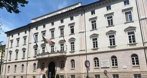 Aumentano gli stipendi dei dirigenti delle società pubbliche: fino a 190mila euro l'anno