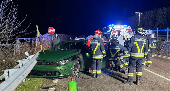 Schianto fra due auto in val di Non: grave un ventinovenne