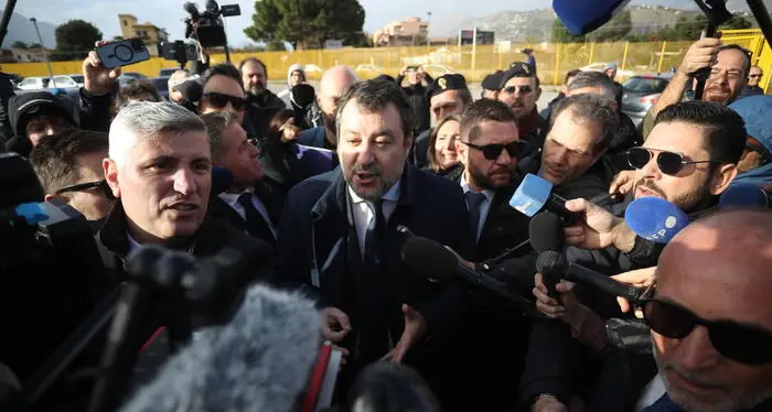 Open arms: giudici in camera di consiglio: oggi la sentenza. Salvini: «Rifarei tutto»