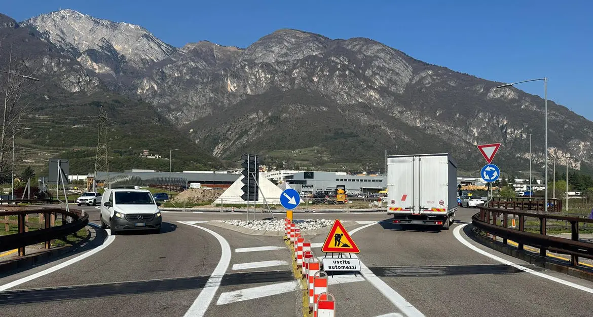 Rotatoria al casello di Trento sud: due notti di chiusura per lavori