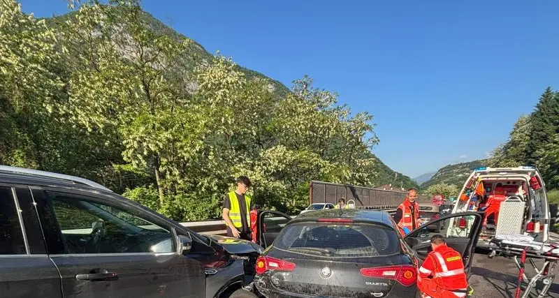 Valsugana bloccata alla Mochena per incidente: code verso Trento