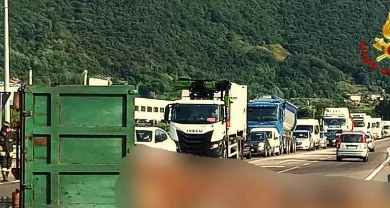 Camion si ribalta, statale della Valsugana chiusa in provincia di Vicenza