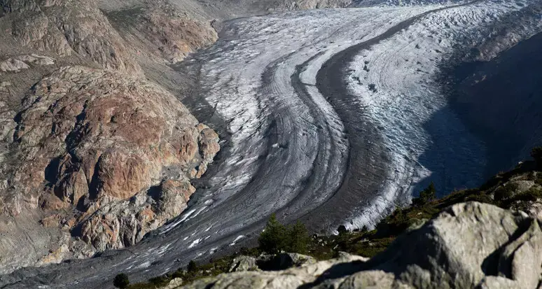 Il ghiacciaio Aletsch spia della crisi climatica: sempre più sofferente e instabile