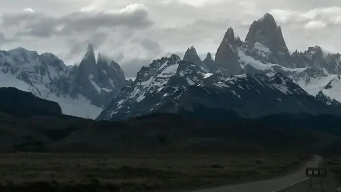 Per notizia alpinista italiano morto in Patagonia. Seconda una veduta del gruppo del Fitz Roy (che comprende anche il Cerro Torre), in avvicinamento al villaggio di El Chalten