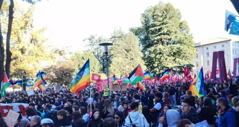 Trento, in migliaia al corteo dello sciopero generale per Gaza