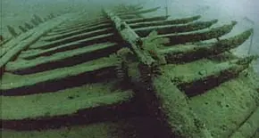La galea veneziana nel lago: in corso il salvataggio