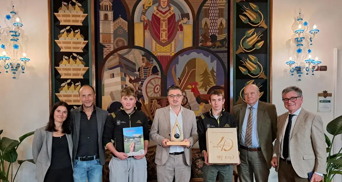 Una goccia di legno creata dagli studenti per ricordare la tragedia di Stava