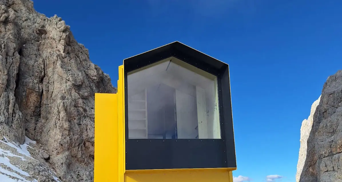Cimon della Pala, installato il nuovo bivacco Fiamme Gialle a quota tremila
